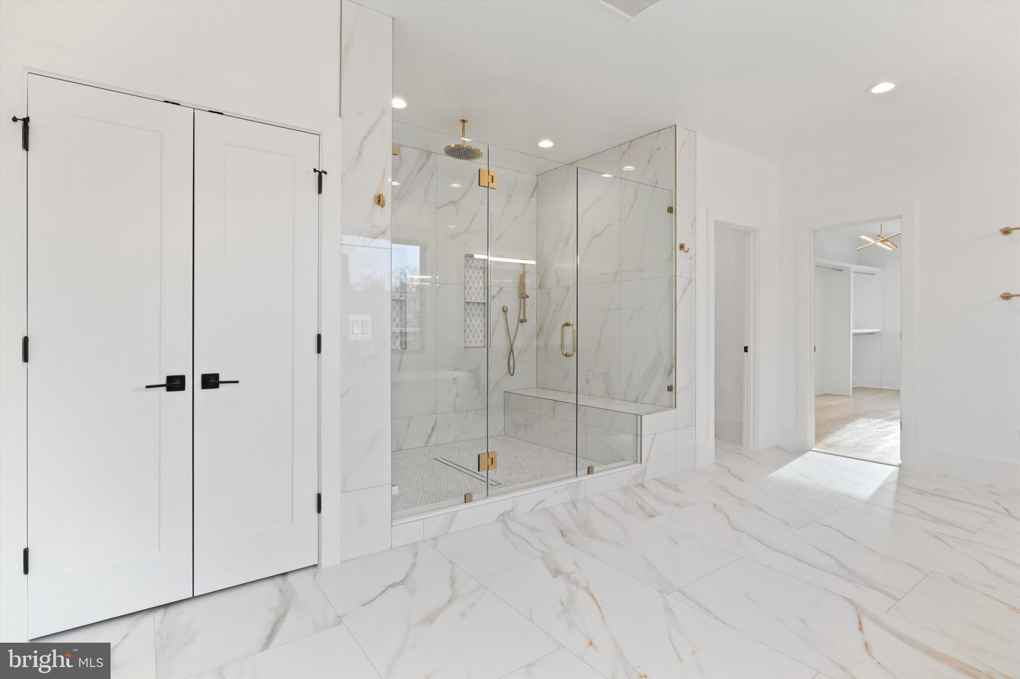 VIENNA WOODS - Residential