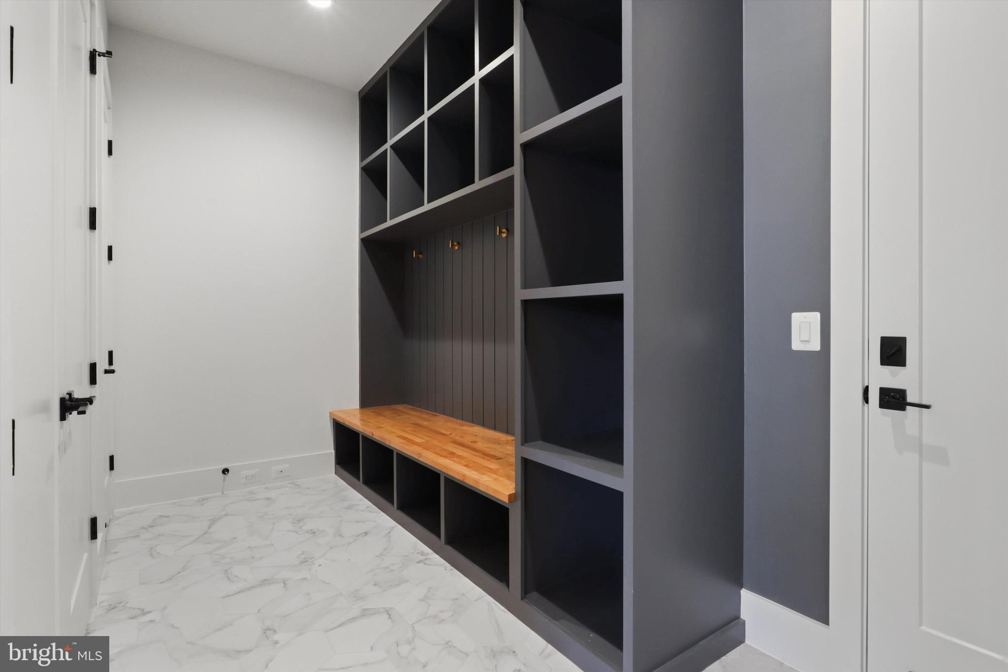 VIENNA WOODS - Residential