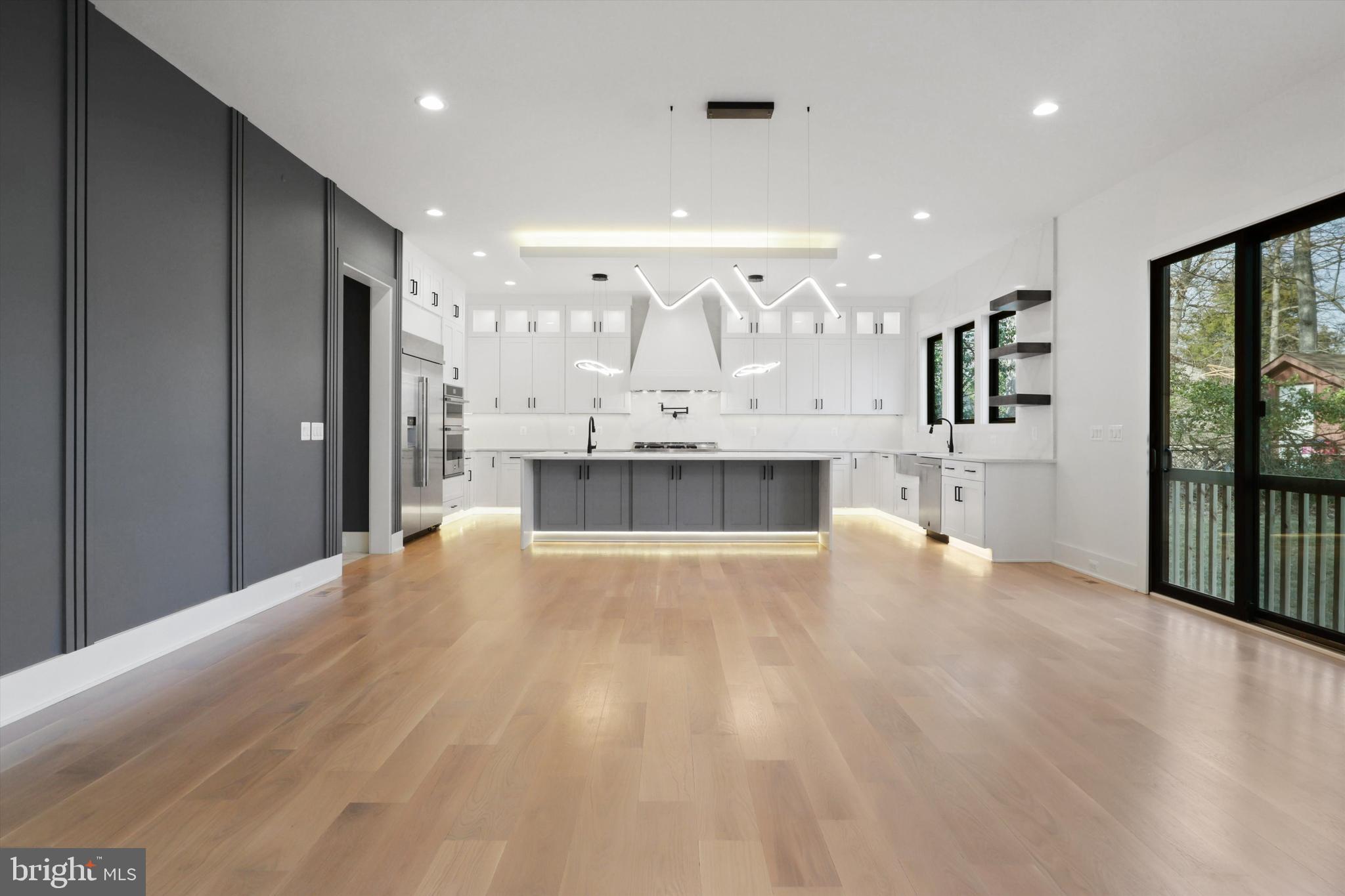 VIENNA WOODS - Residential