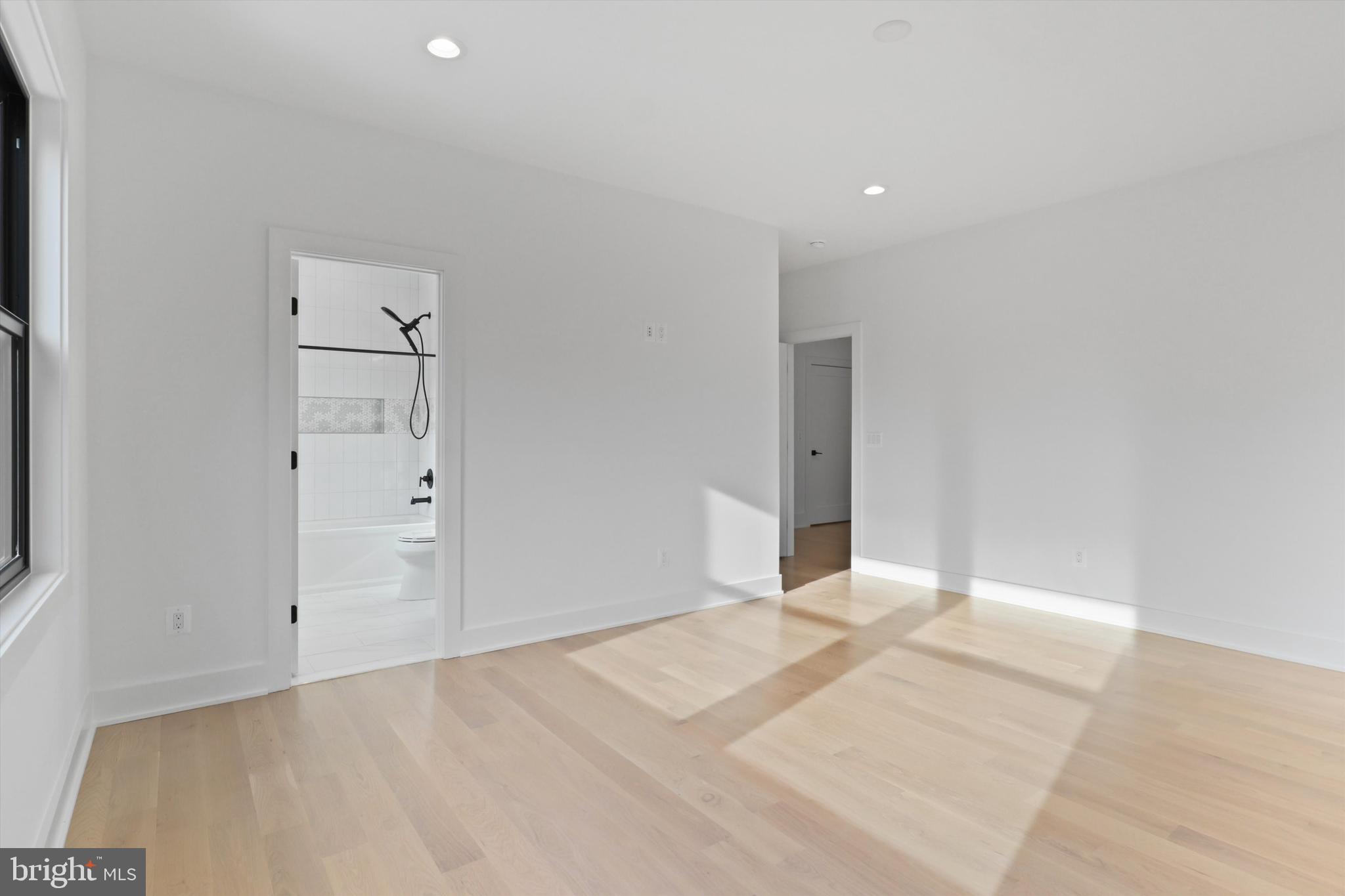 VIENNA WOODS - Residential