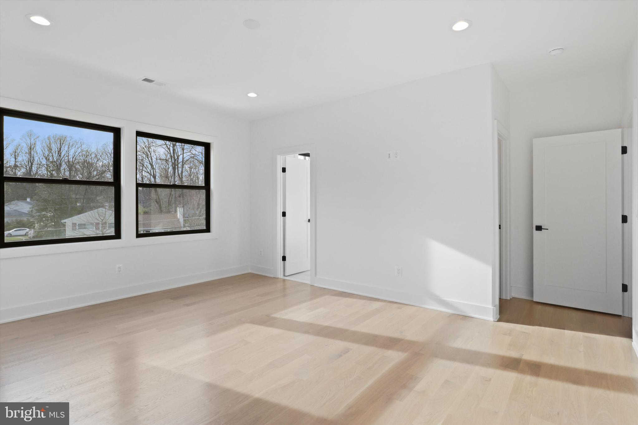 VIENNA WOODS - Residential