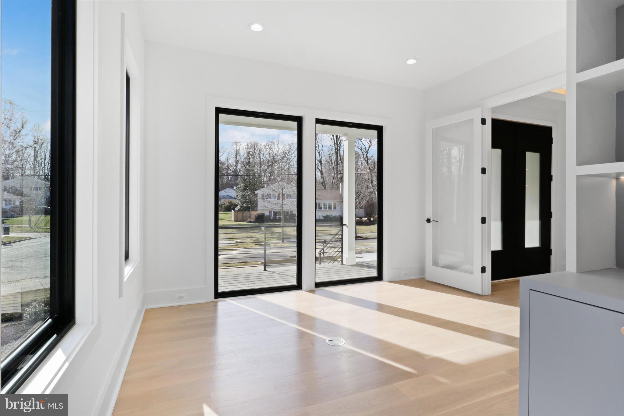 VIENNA WOODS - Residential