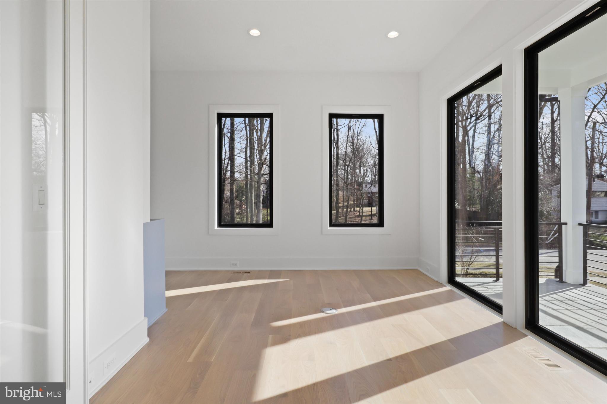 VIENNA WOODS - Residential