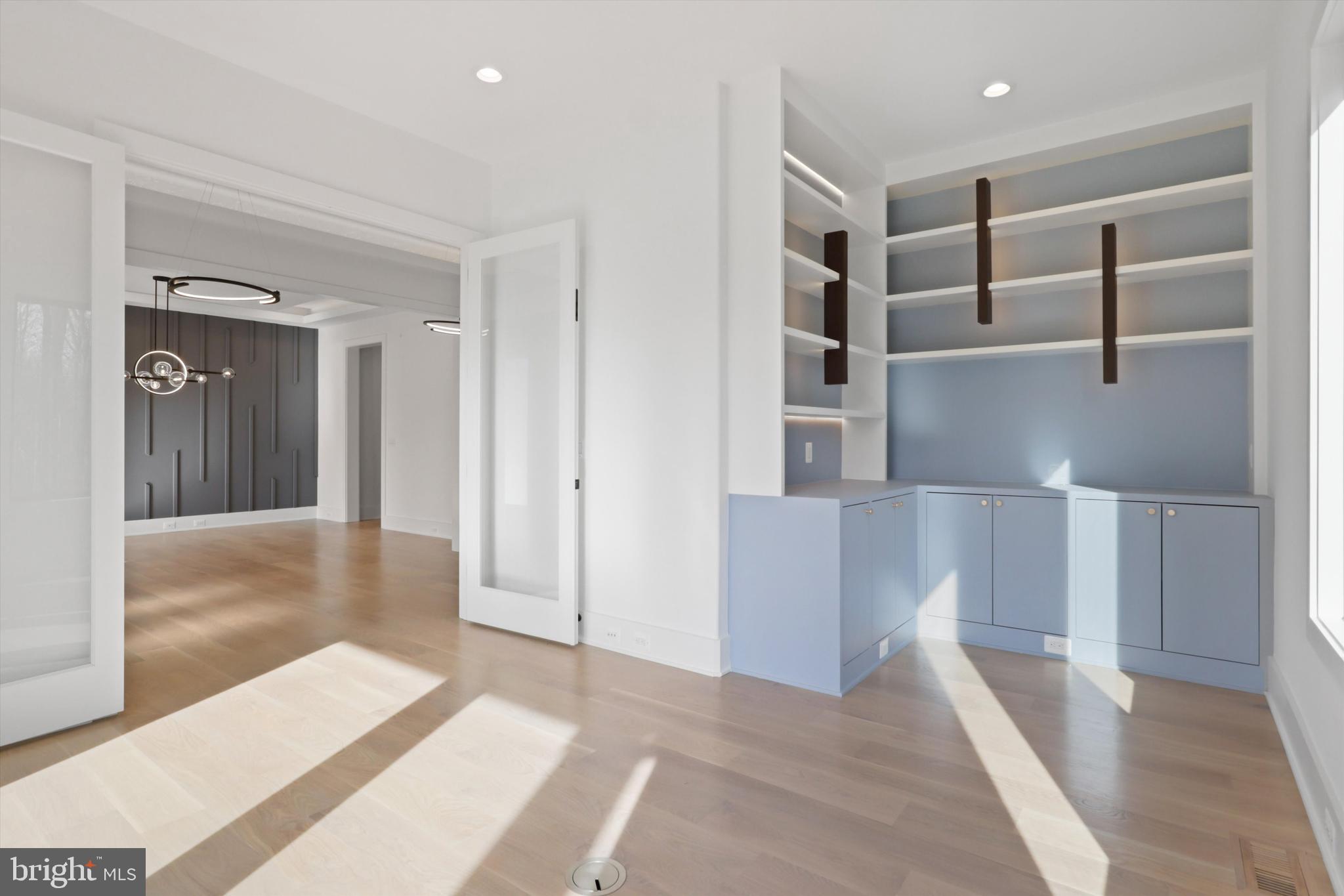 VIENNA WOODS - Residential