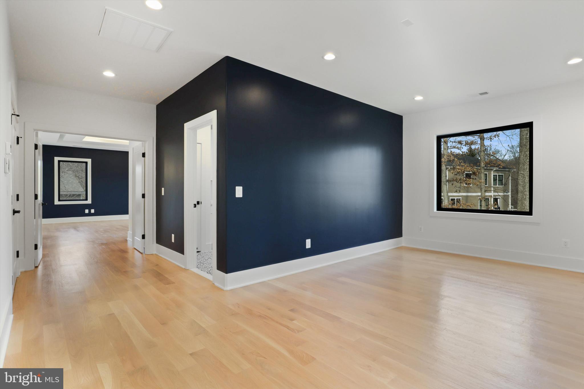 VIENNA WOODS - Residential