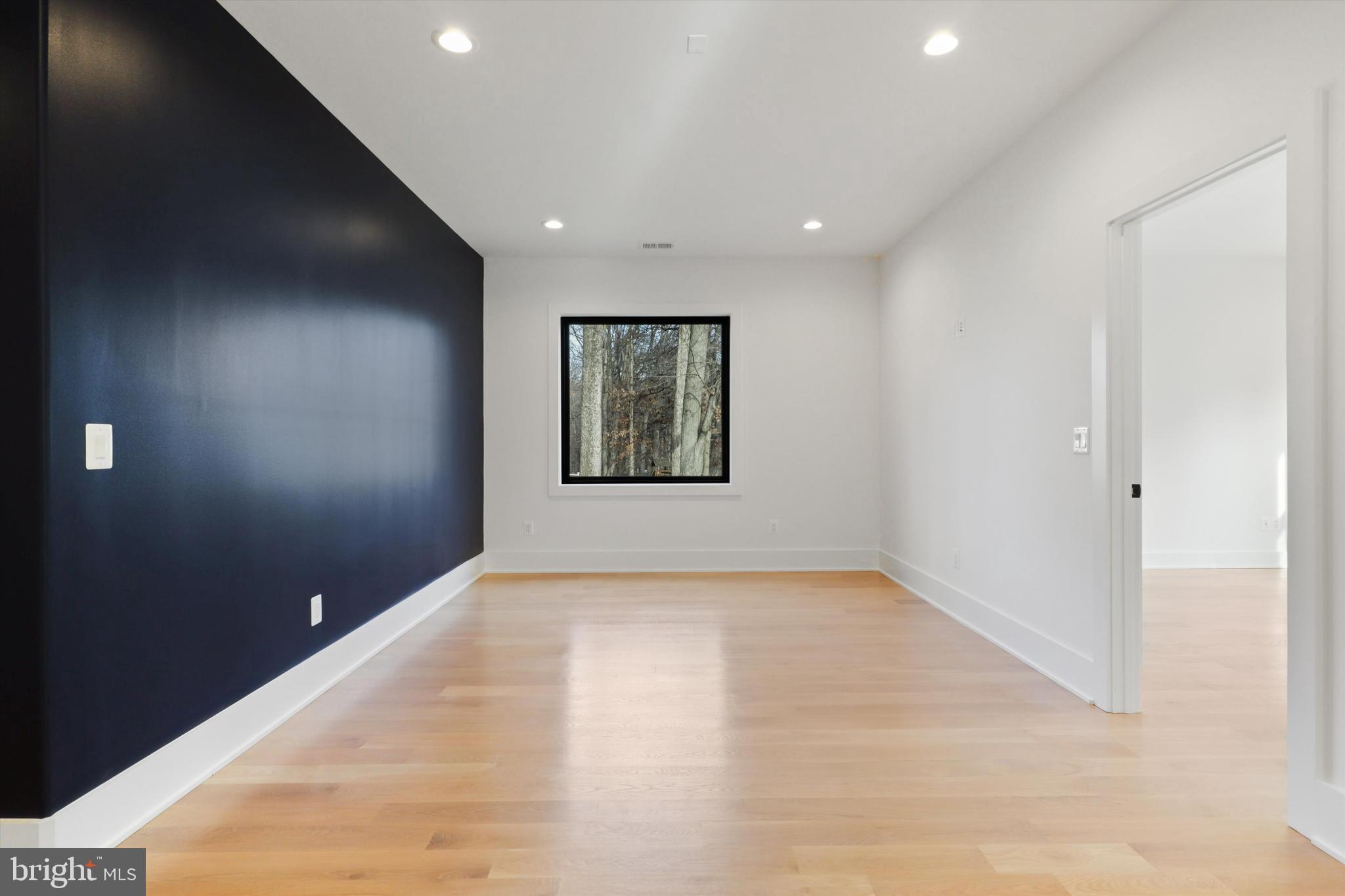 VIENNA WOODS - Residential