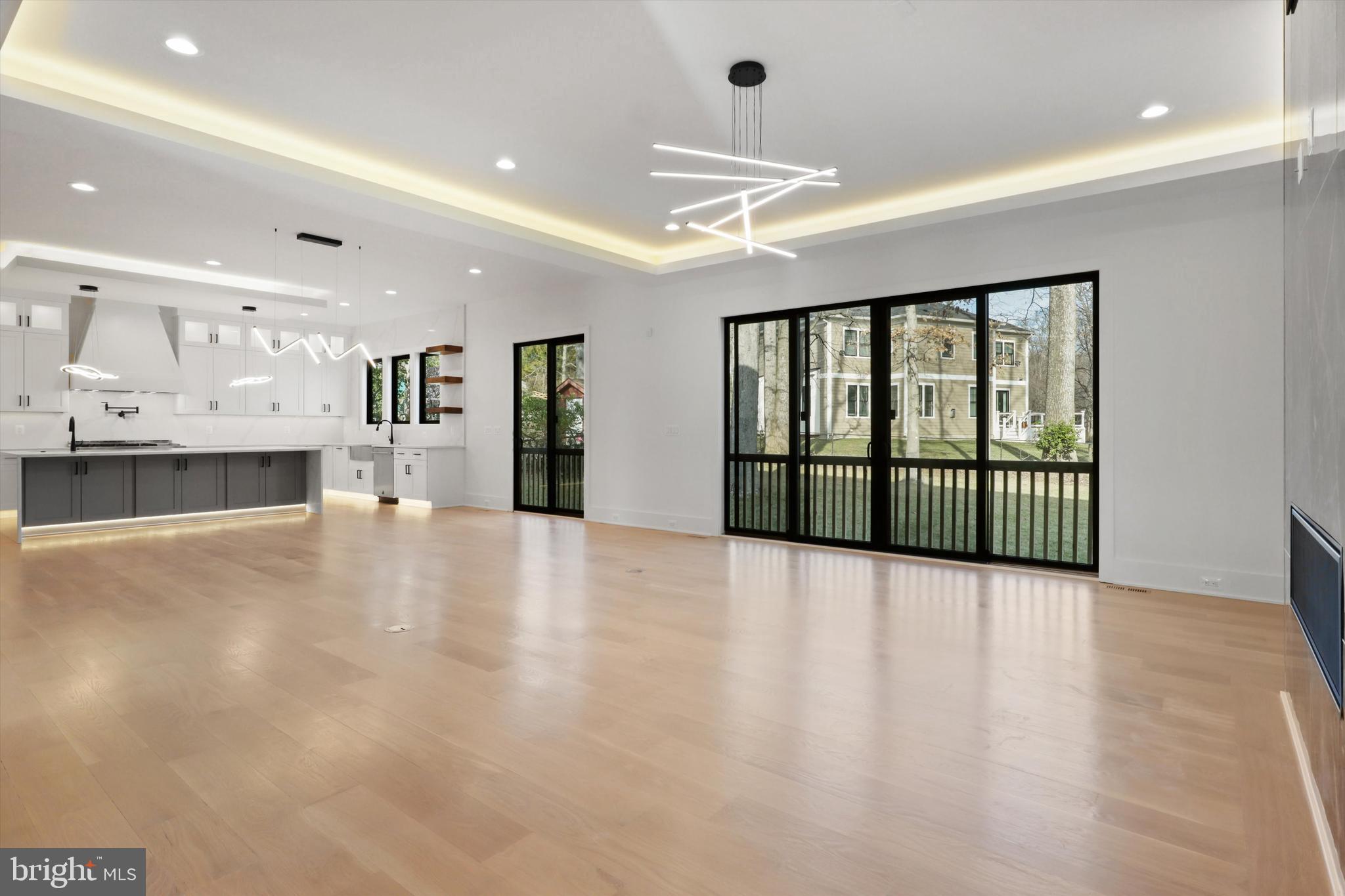 VIENNA WOODS - Residential