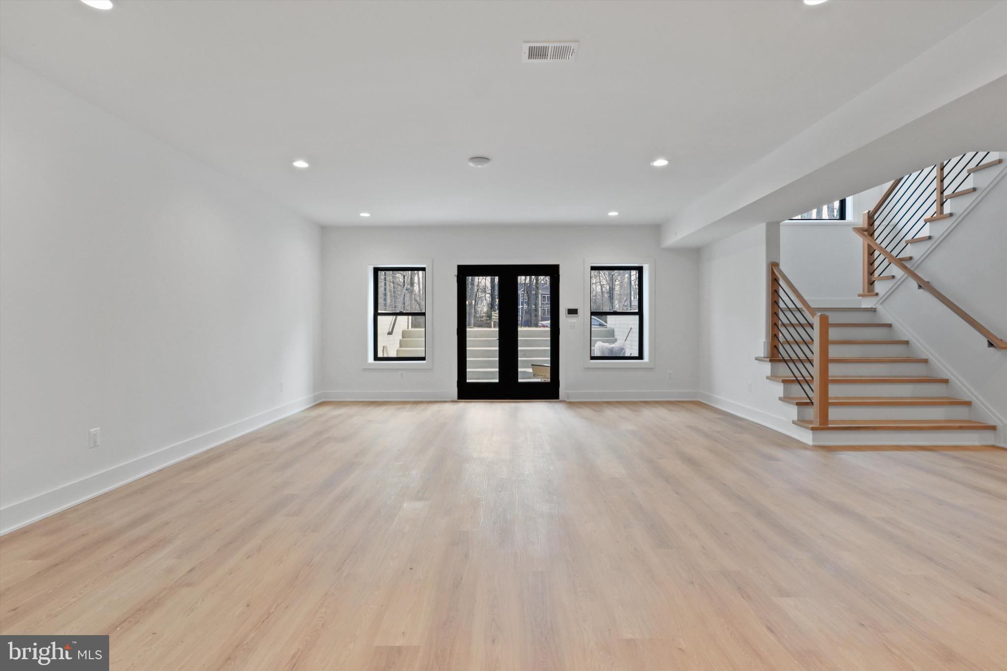 VIENNA WOODS - Residential