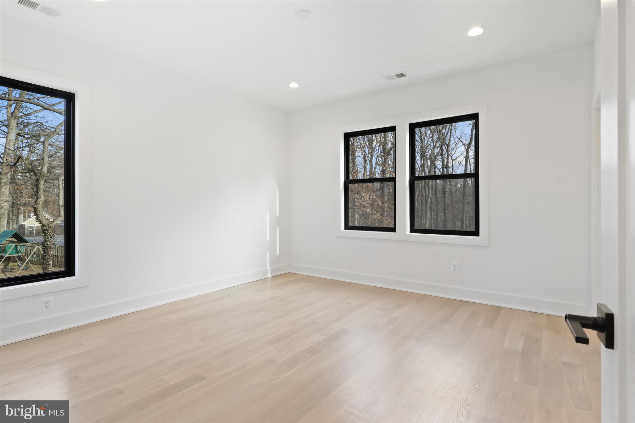 VIENNA WOODS - Residential