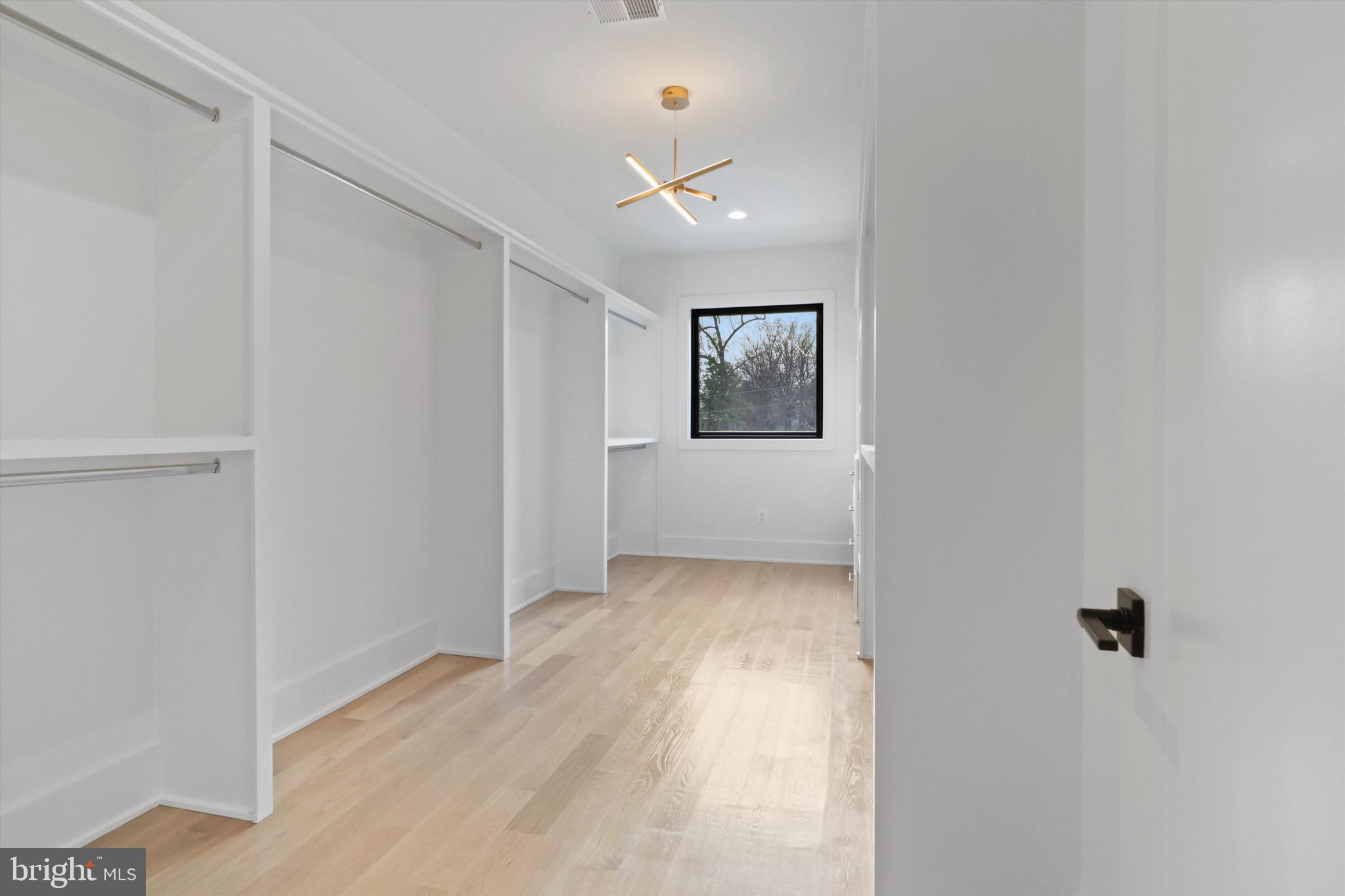 VIENNA WOODS - Residential