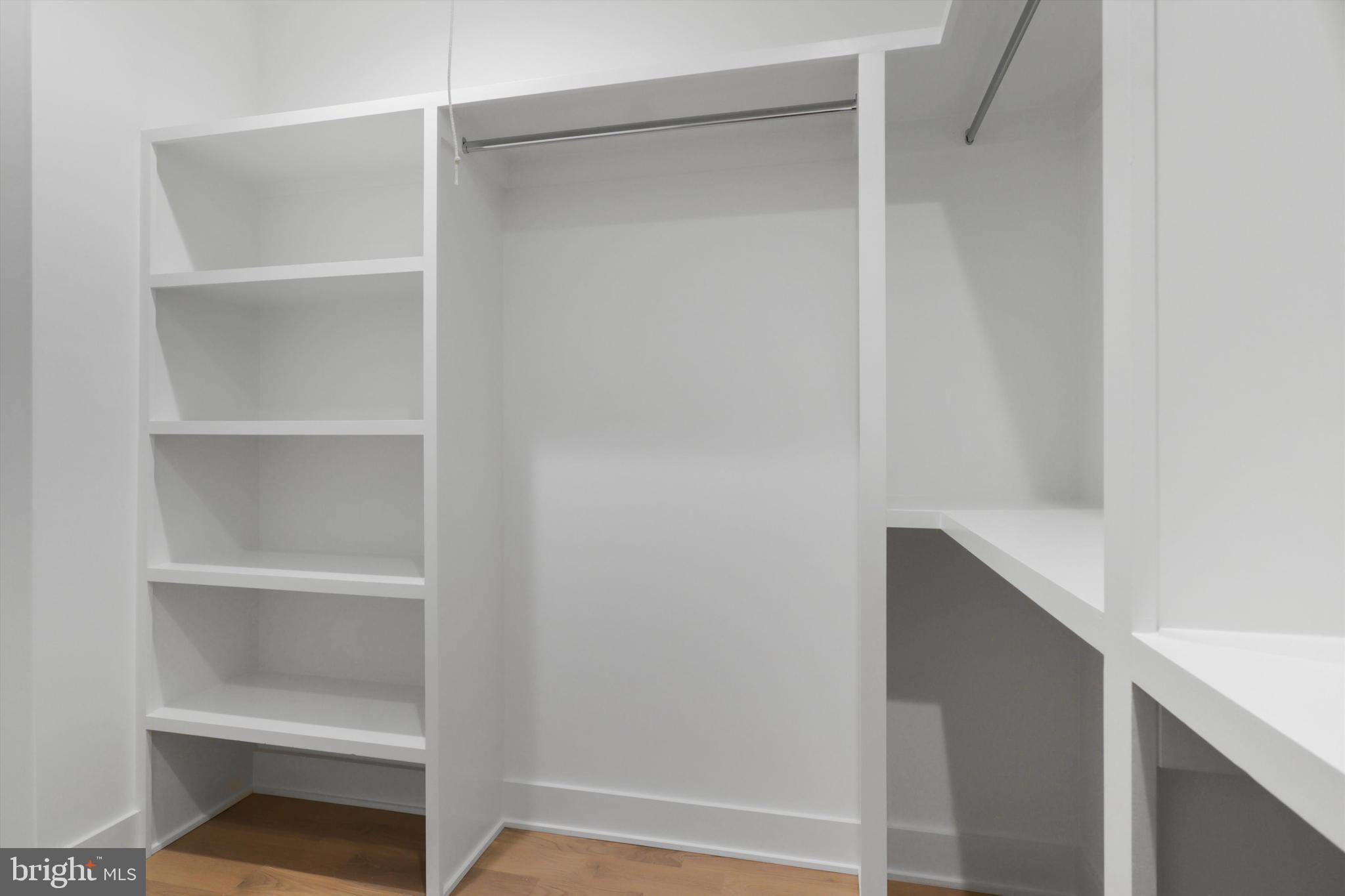 VIENNA WOODS - Residential