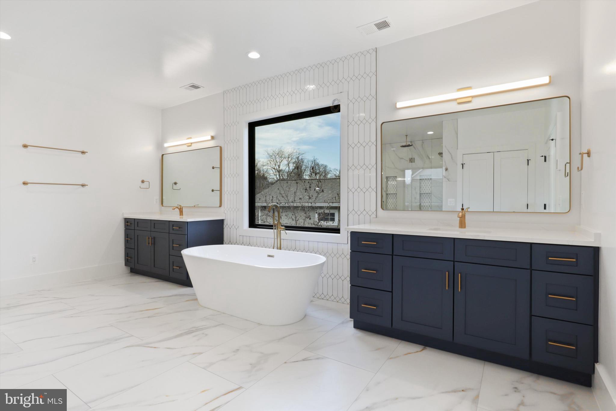 VIENNA WOODS - Residential