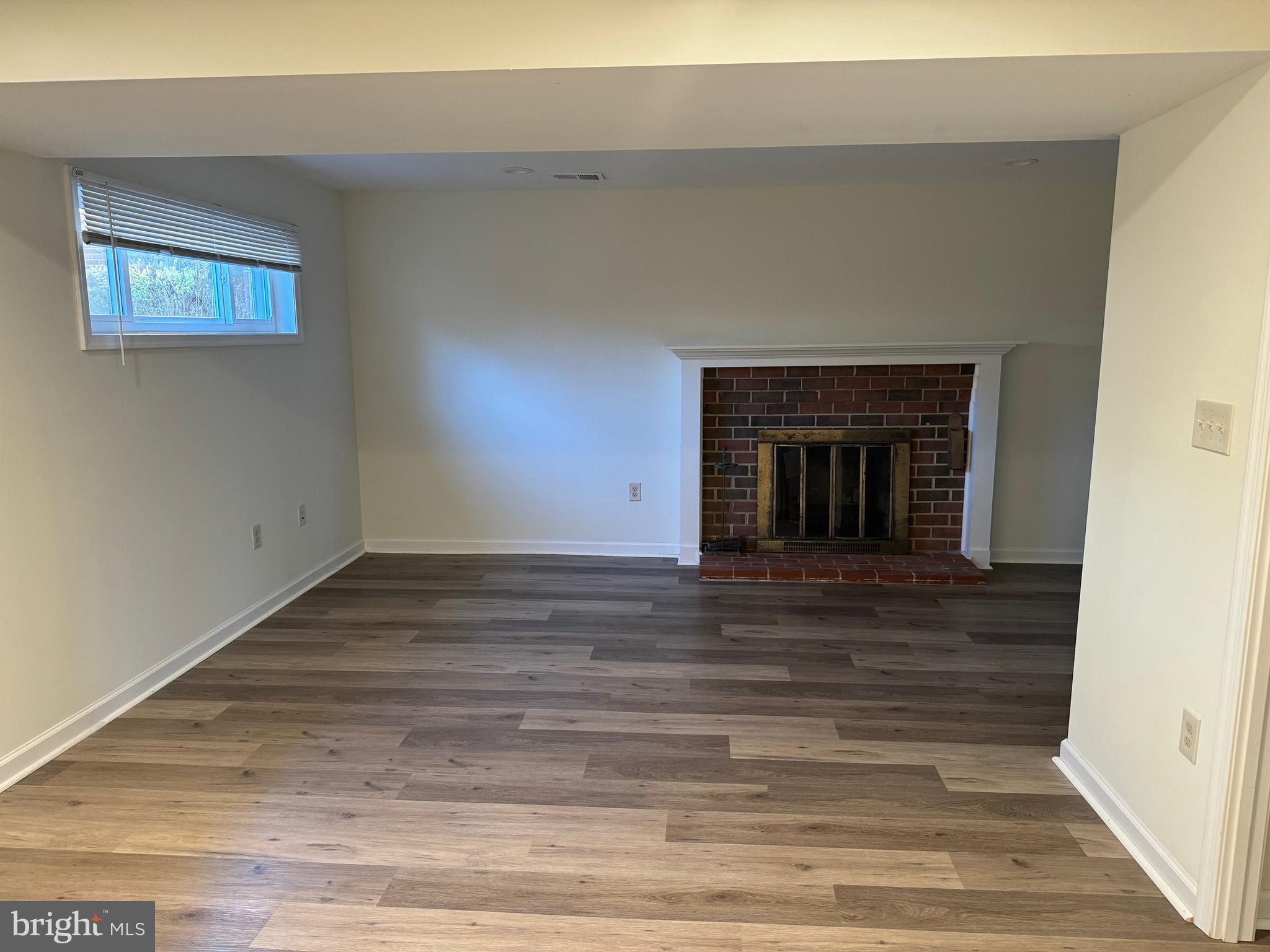 CARLYN SQUARE - Residential Lease