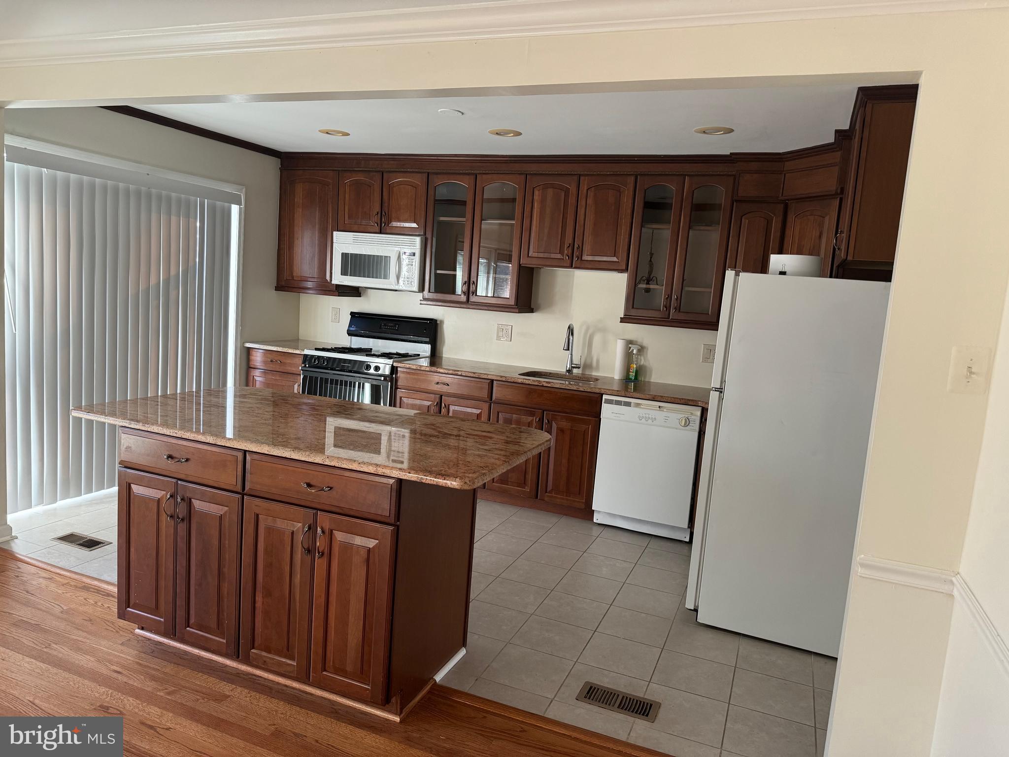 CARLYN SQUARE - Residential Lease