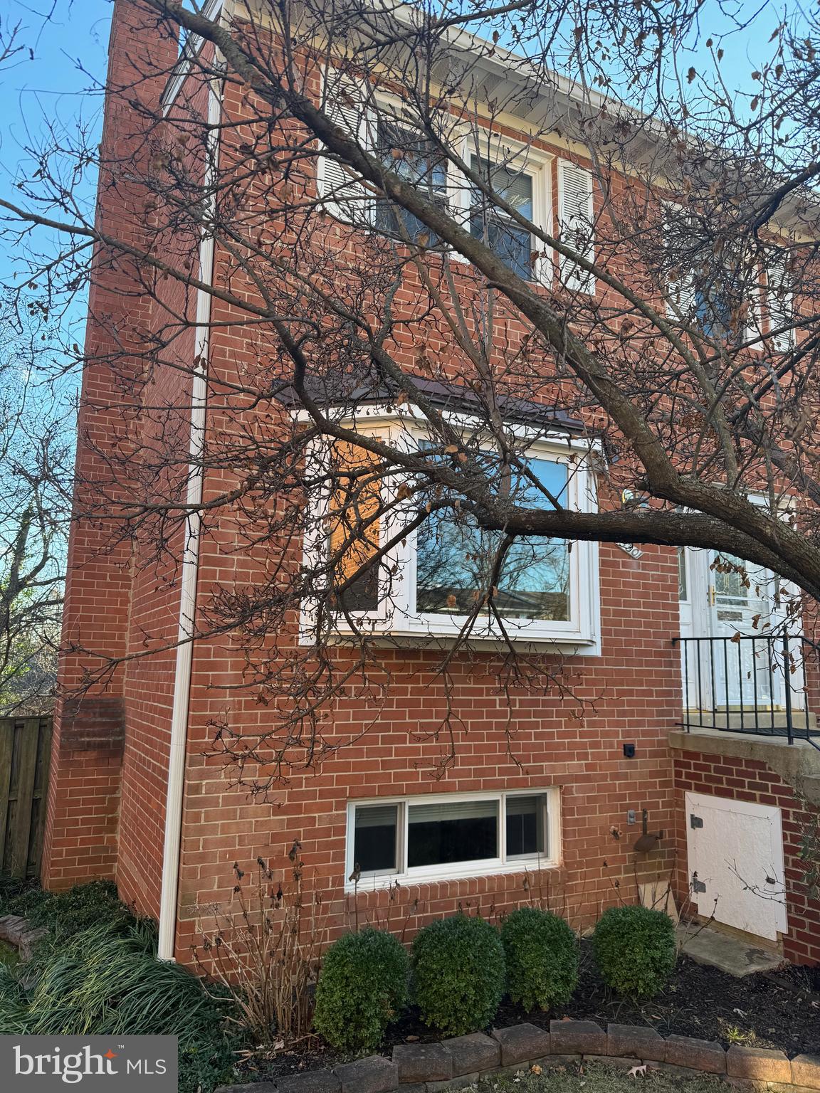 CARLYN SQUARE - Residential Lease