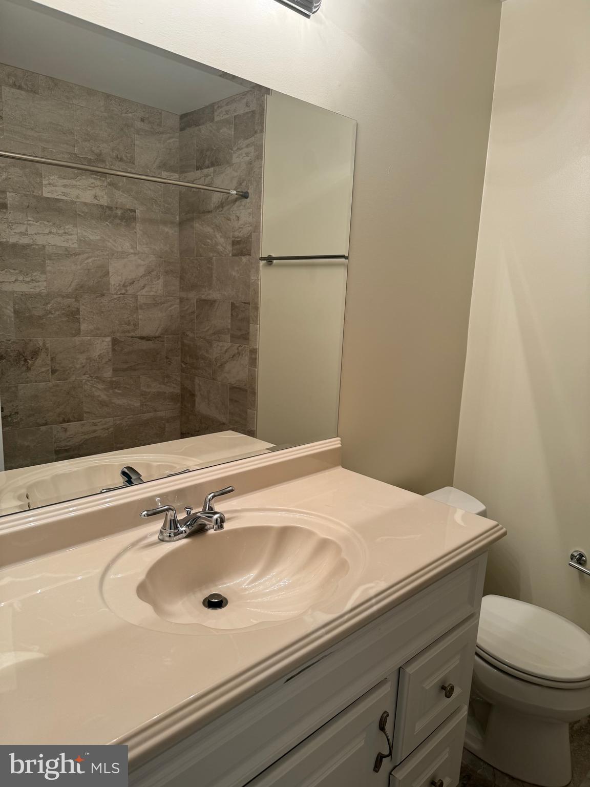 CARLYN SQUARE - Residential Lease