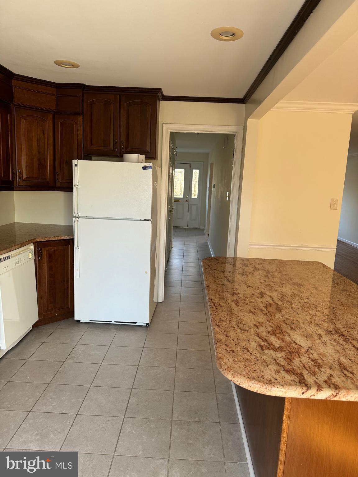 CARLYN SQUARE - Residential Lease