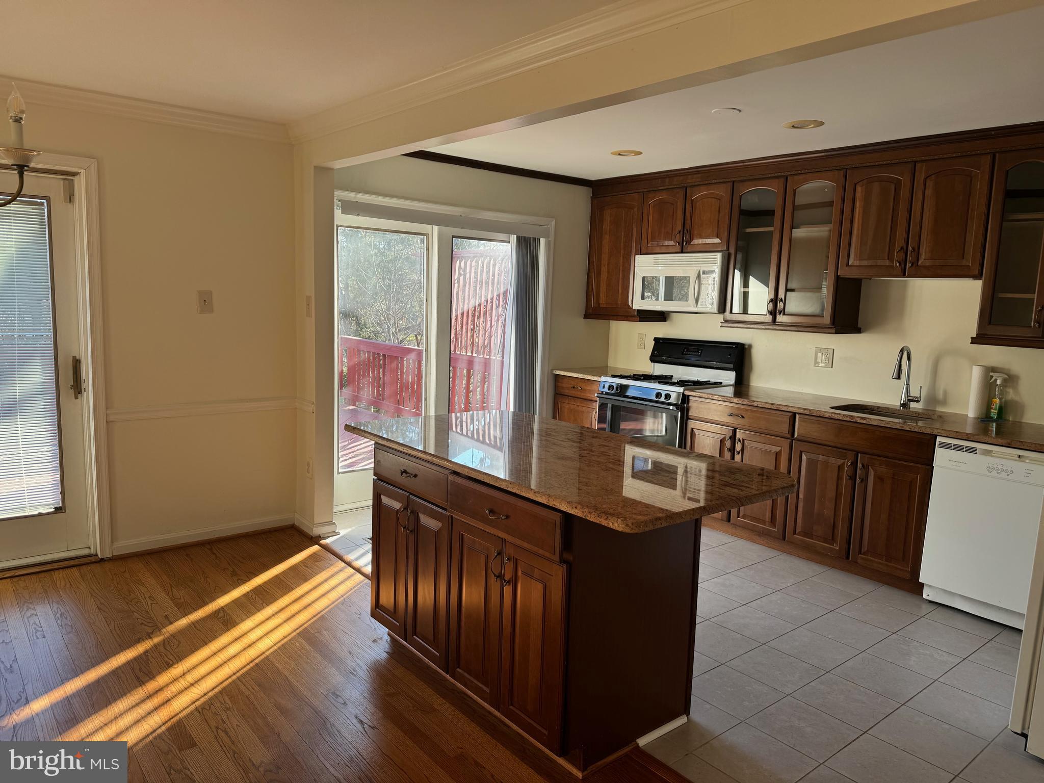 CARLYN SQUARE - Residential Lease