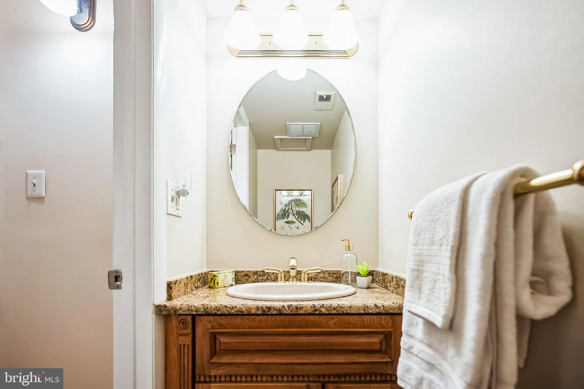 QUEEN VILLAGE - Residential