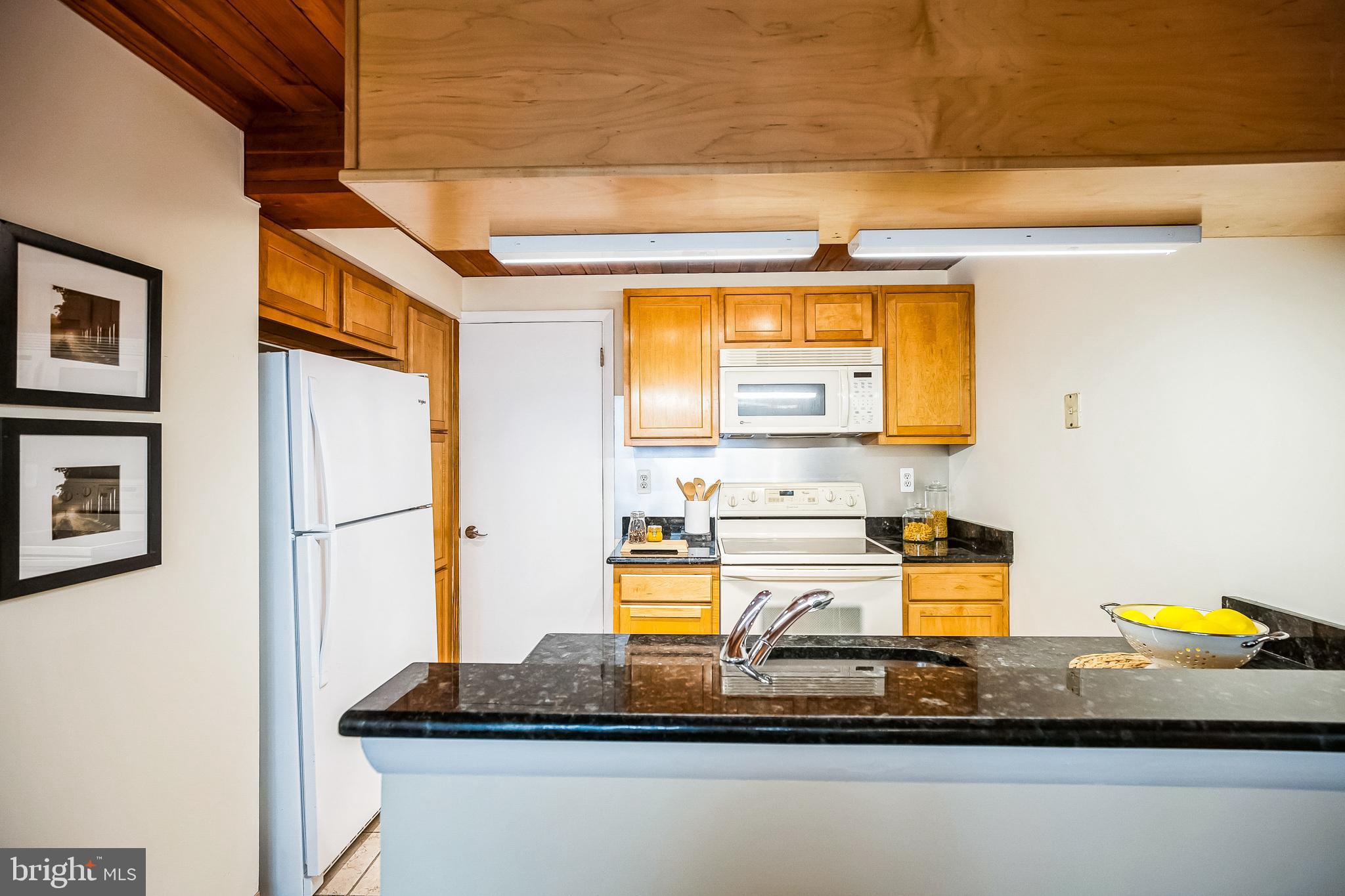 QUEEN VILLAGE - Residential