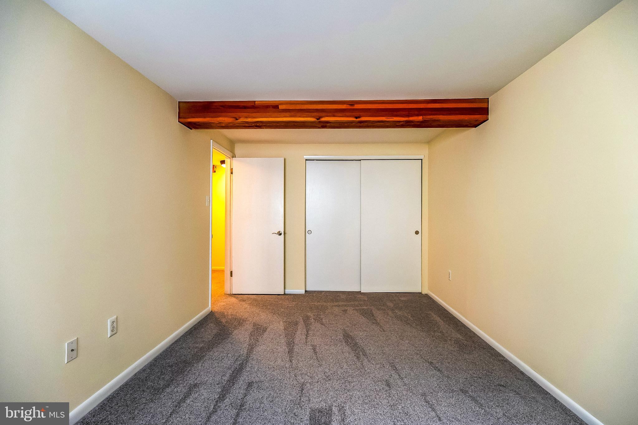 QUEEN VILLAGE - Residential