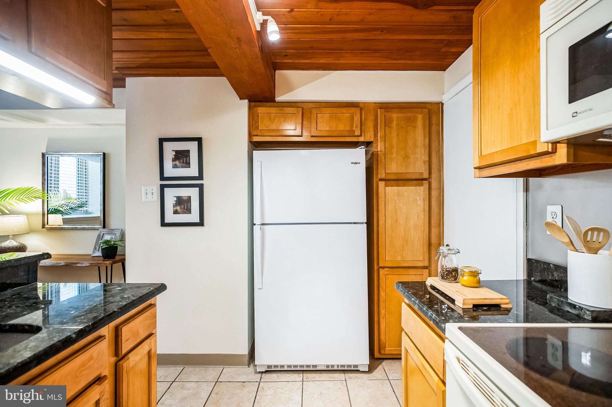 QUEEN VILLAGE - Residential