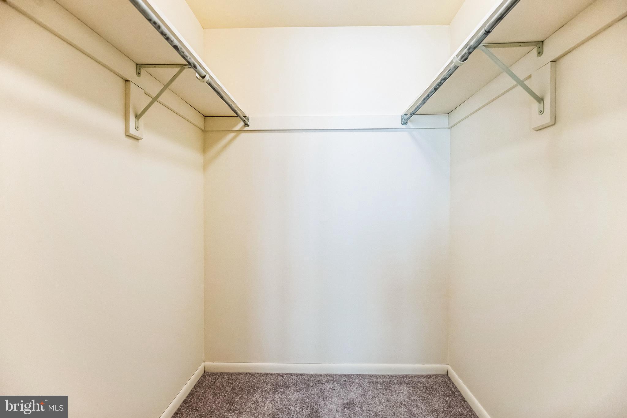 QUEEN VILLAGE - Residential