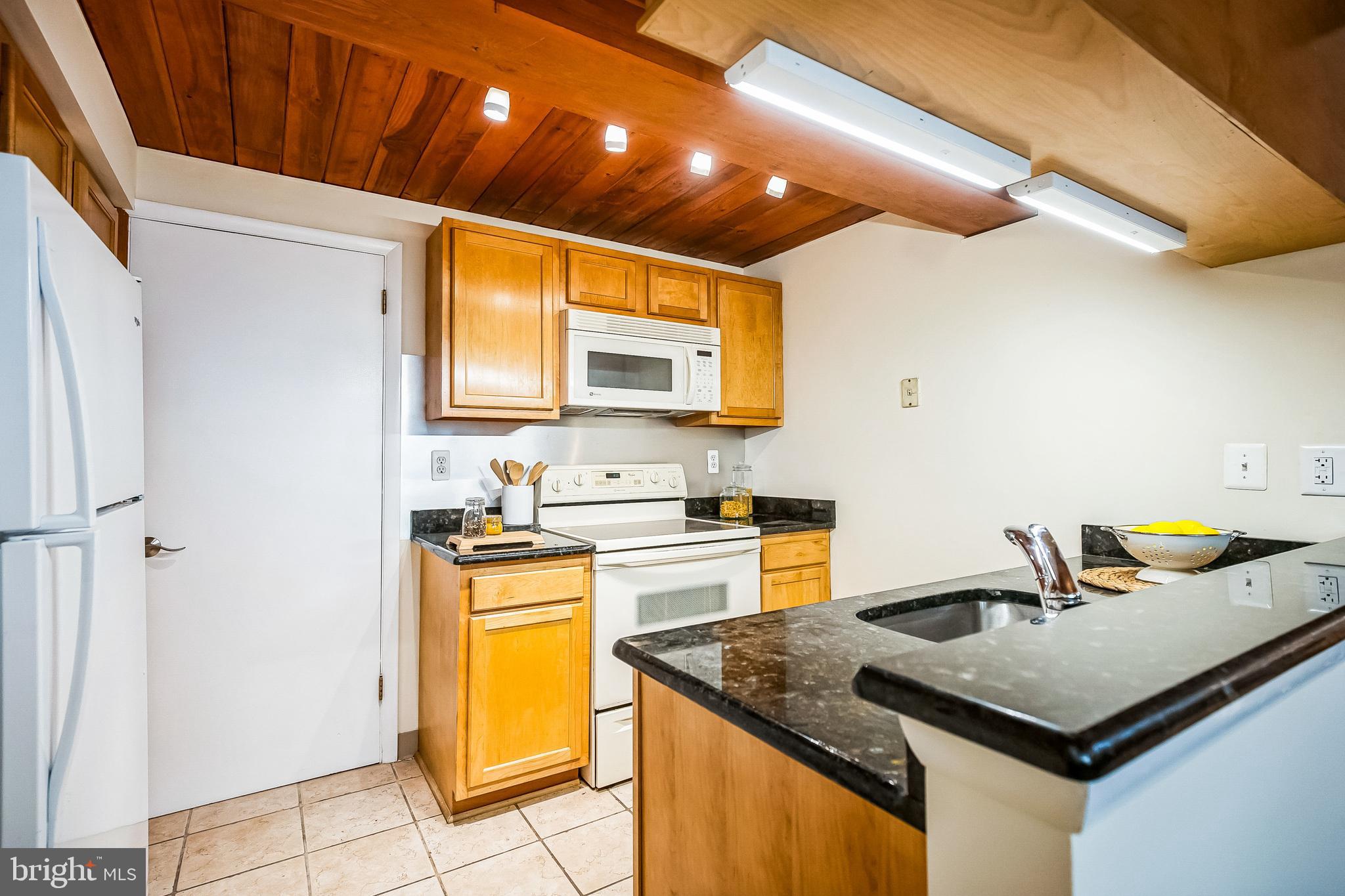 QUEEN VILLAGE - Residential