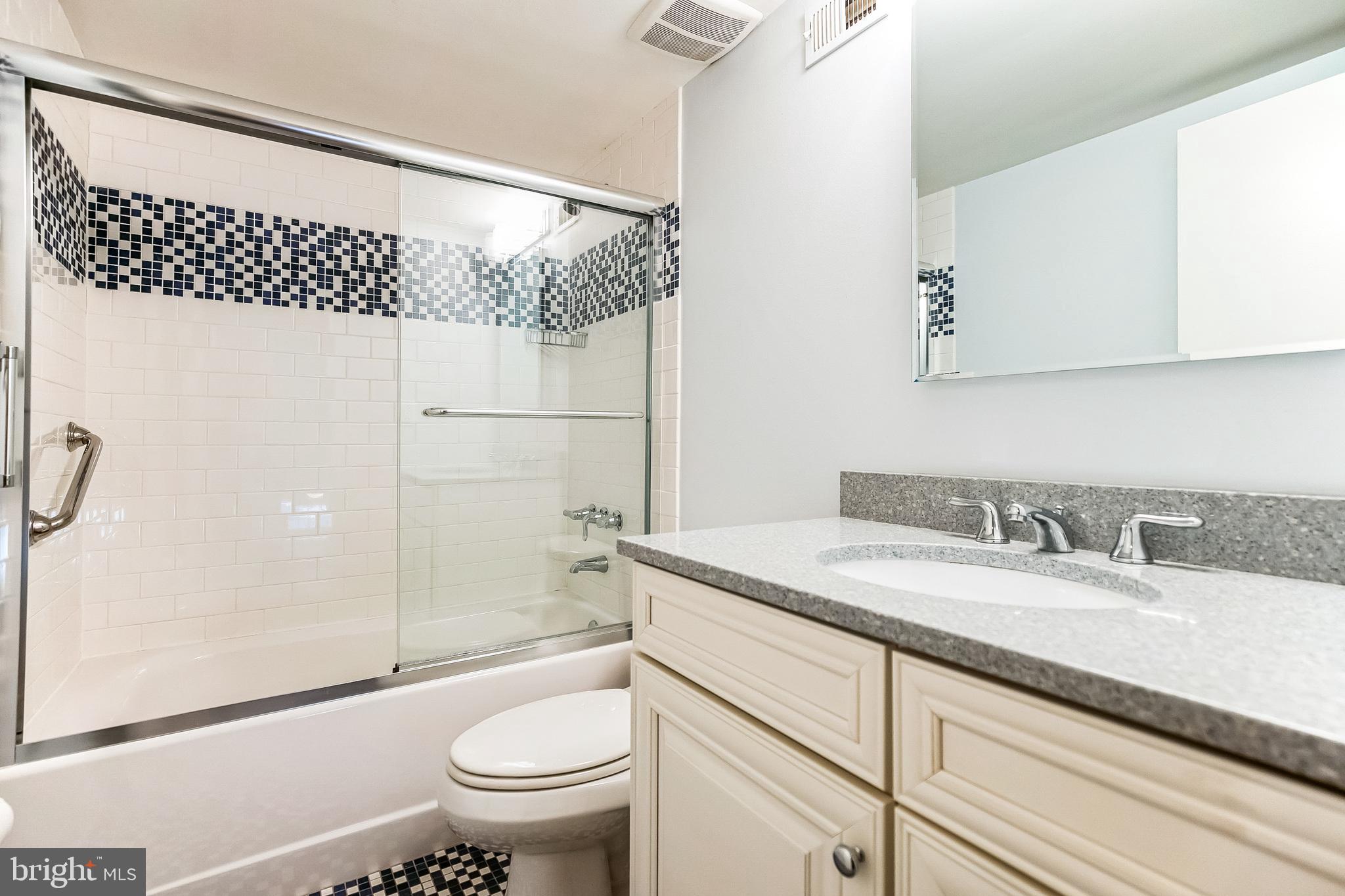 QUEEN VILLAGE - Residential