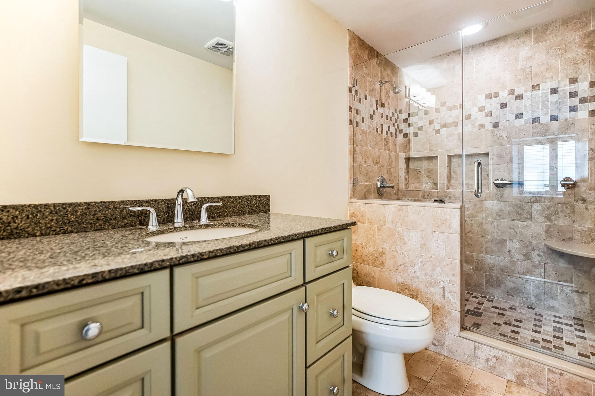 QUEEN VILLAGE - Residential