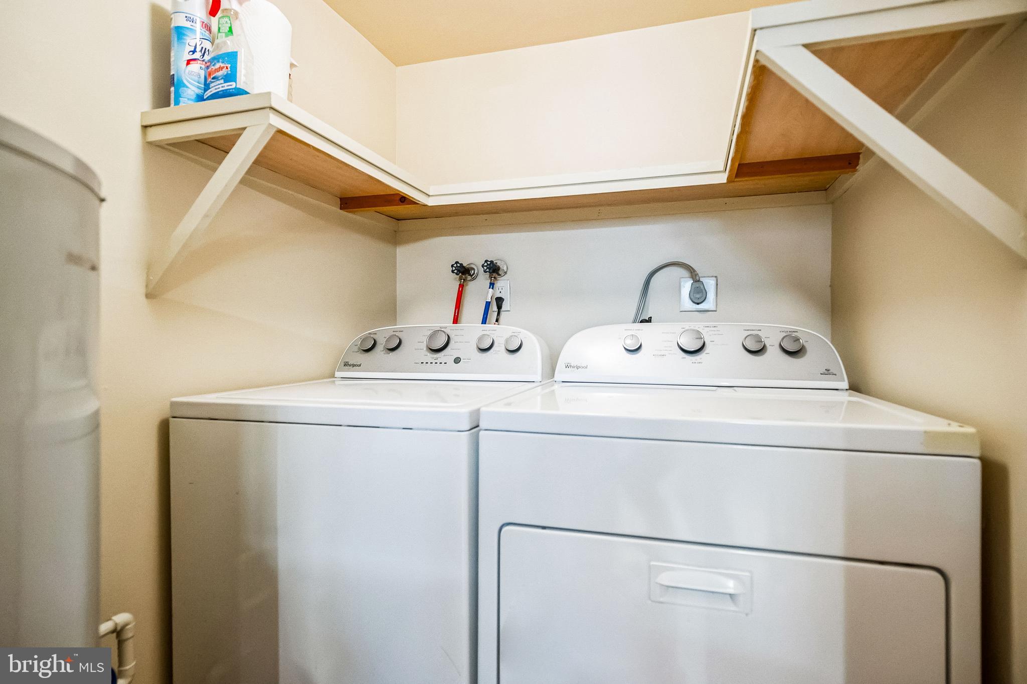 QUEEN VILLAGE - Residential