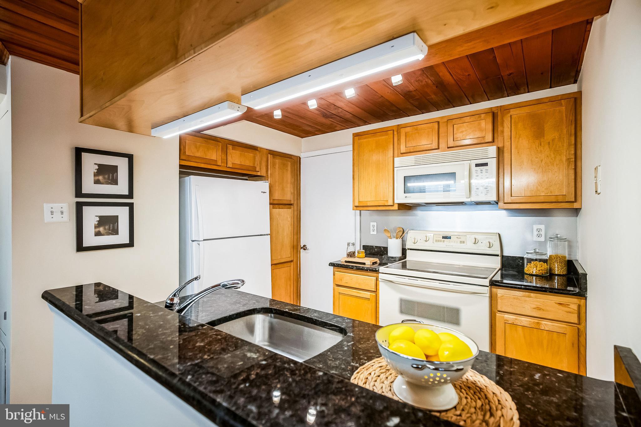 QUEEN VILLAGE - Residential