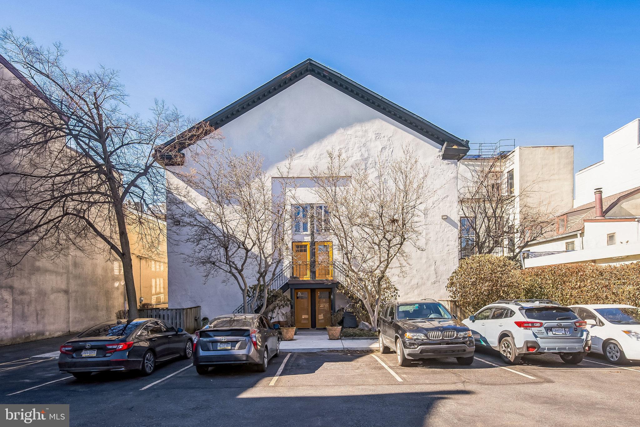 QUEEN VILLAGE - Residential