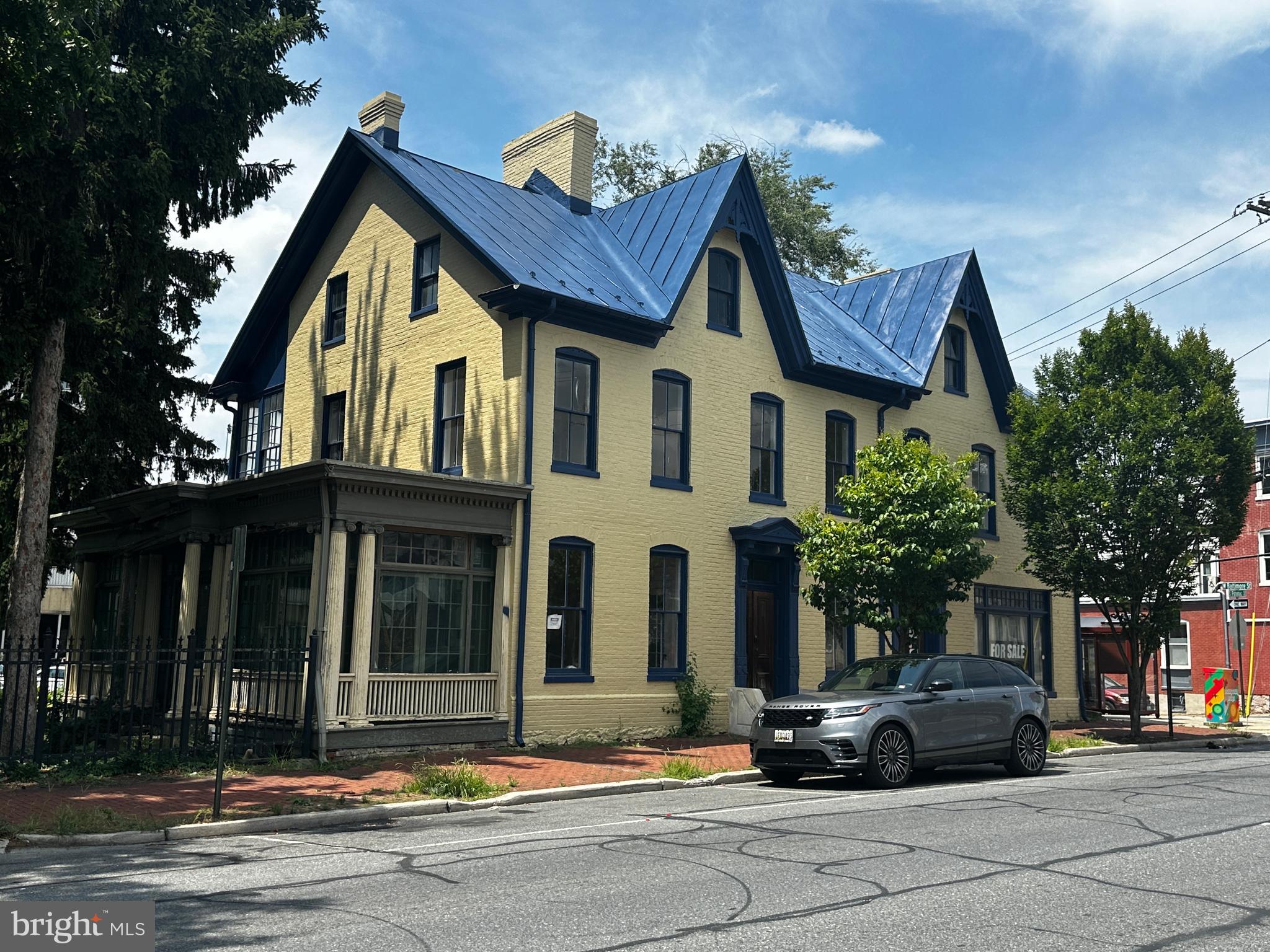 ARTS & ENTERTAINMENT DISTRICT - Residential