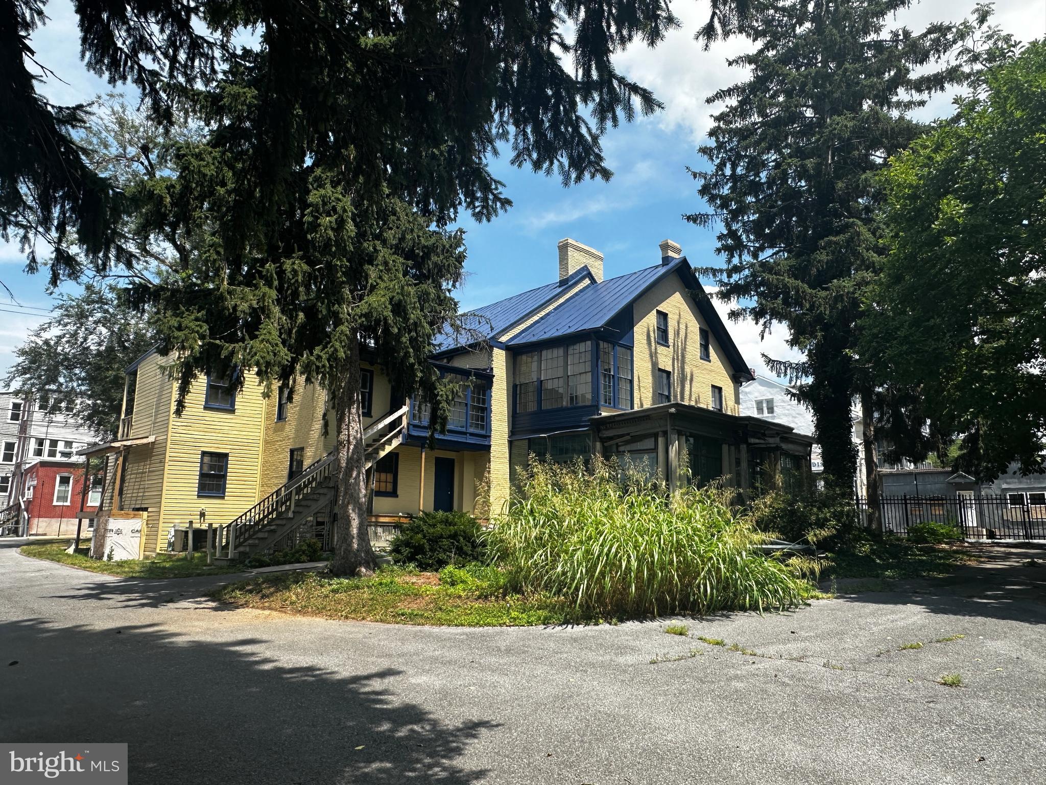 ARTS & ENTERTAINMENT DISTRICT - Residential