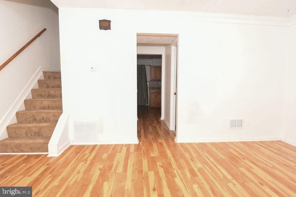 OAK MANOR TWN HSE CONDO - Residential