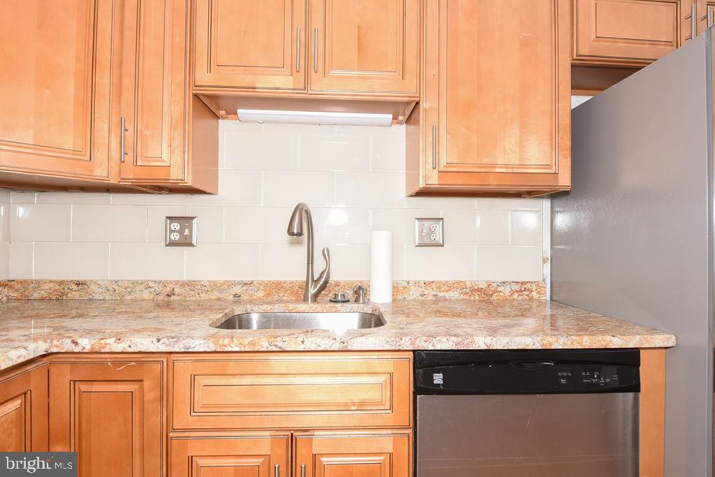 OAK MANOR TWN HSE CONDO - Residential