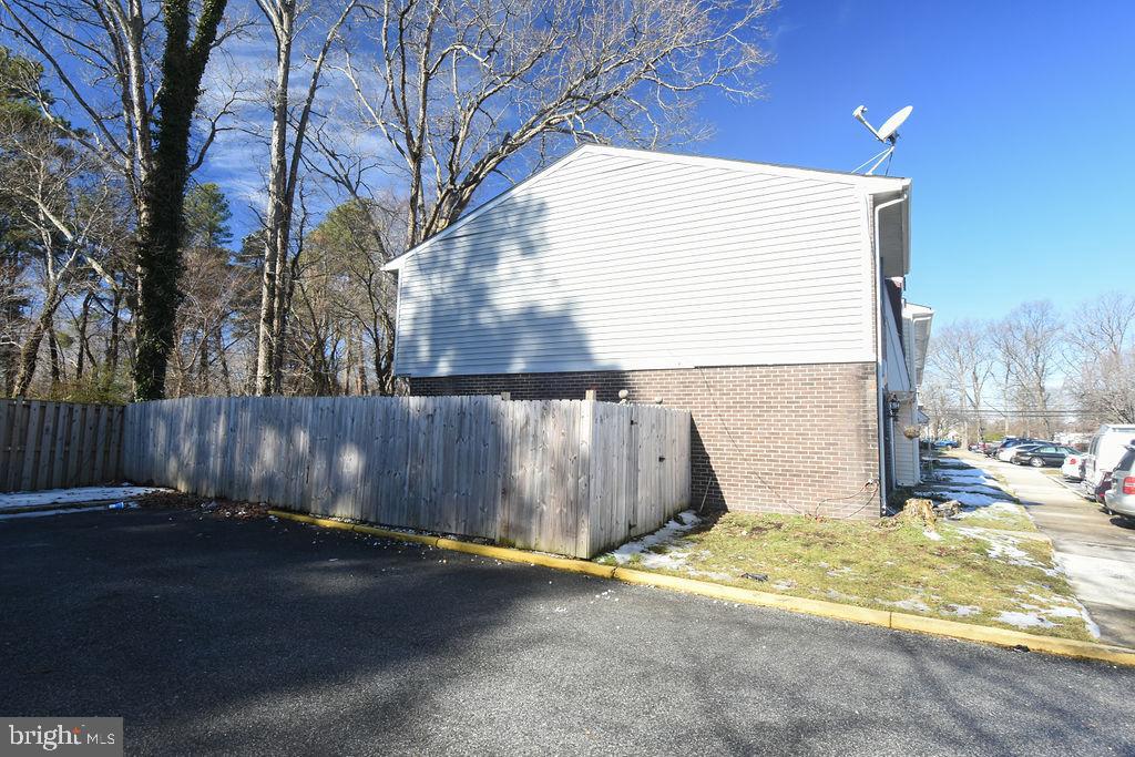 OAK MANOR TWN HSE CONDO - Residential