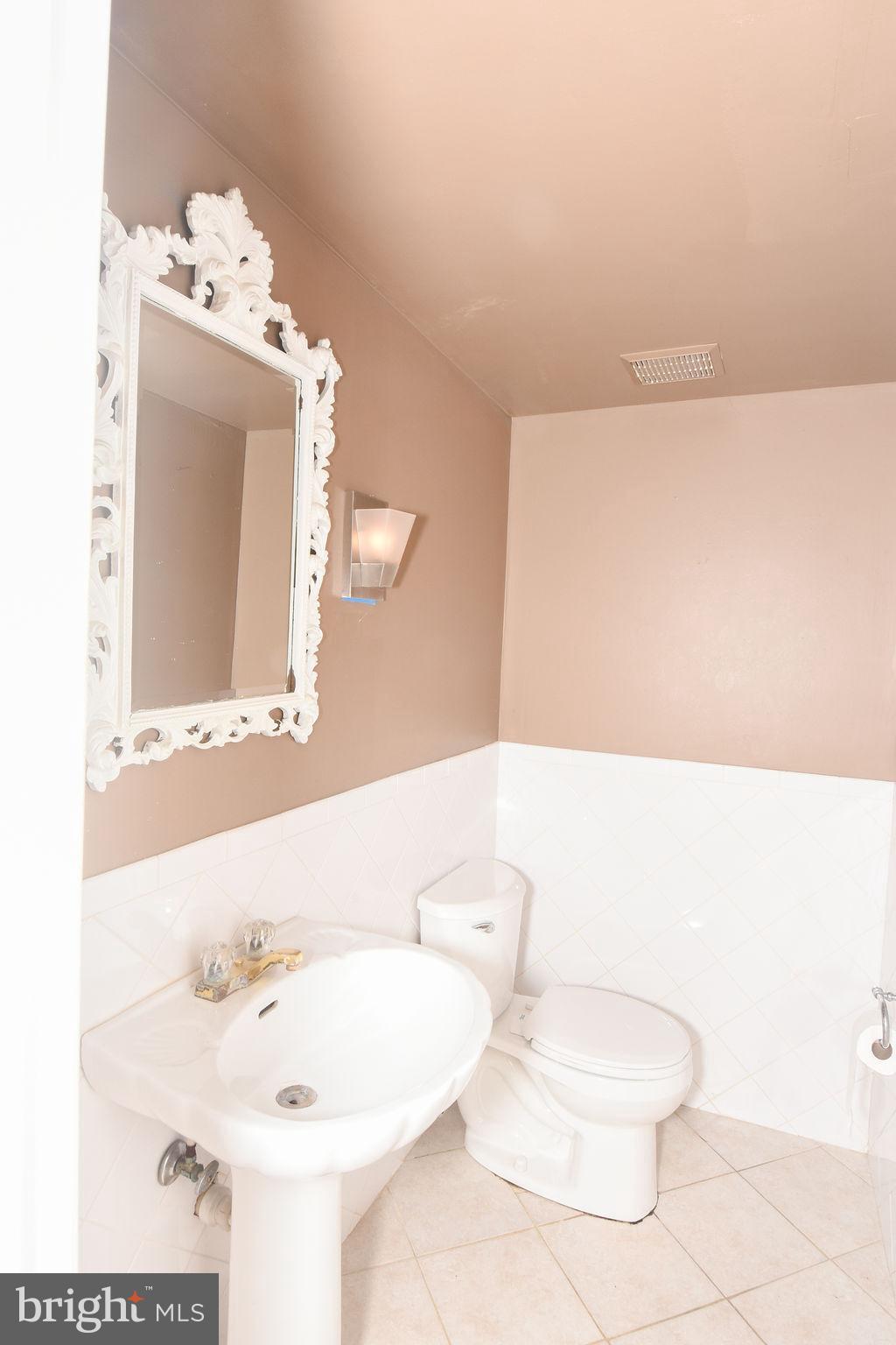 OAK MANOR TWN HSE CONDO - Residential