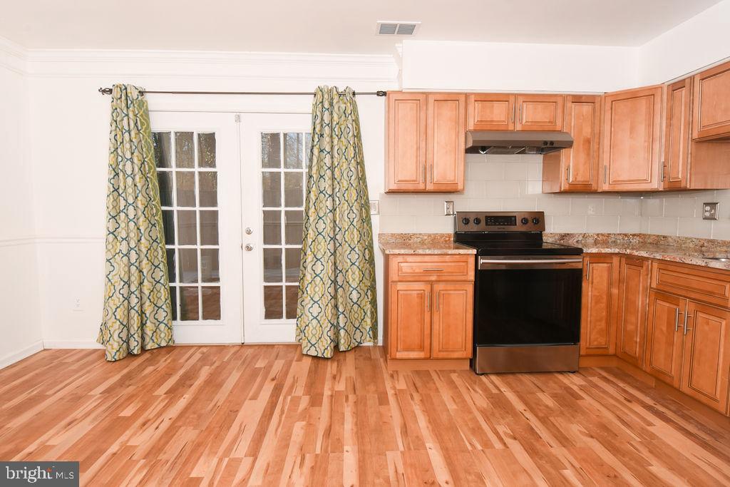 OAK MANOR TWN HSE CONDO - Residential