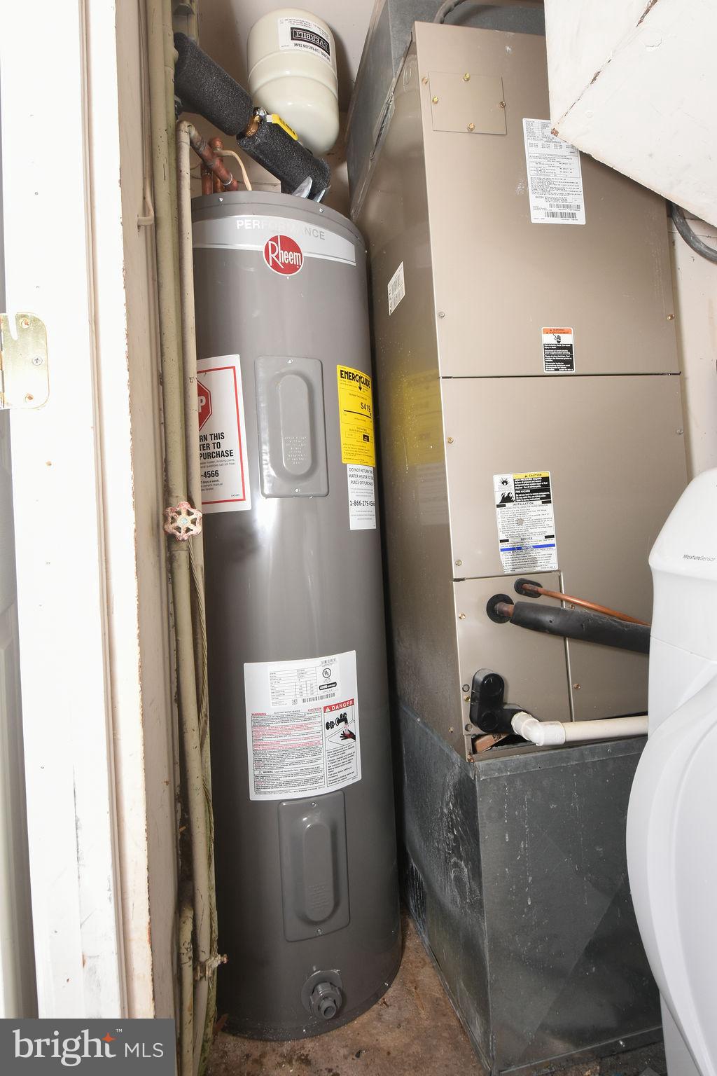 OAK MANOR TWN HSE CONDO - Residential