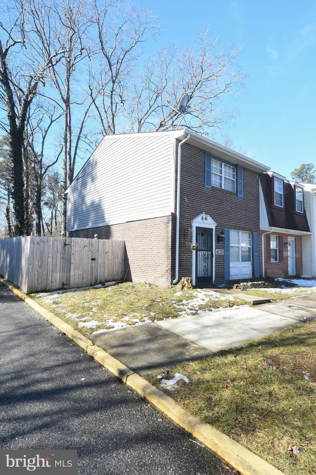 OAK MANOR TWN HSE CONDO - Residential