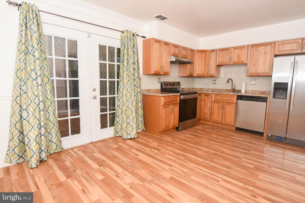 OAK MANOR TWN HSE CONDO - Residential