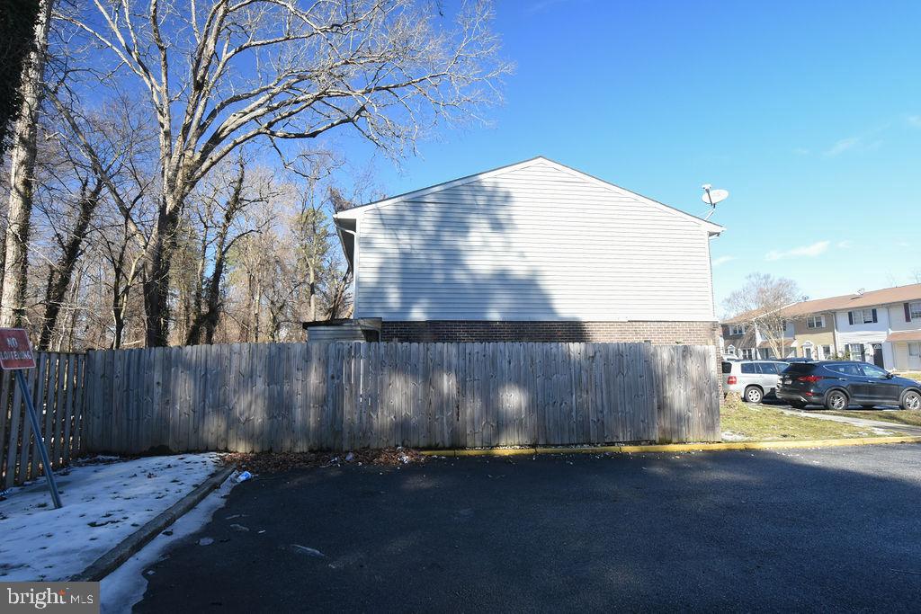 OAK MANOR TWN HSE CONDO - Residential