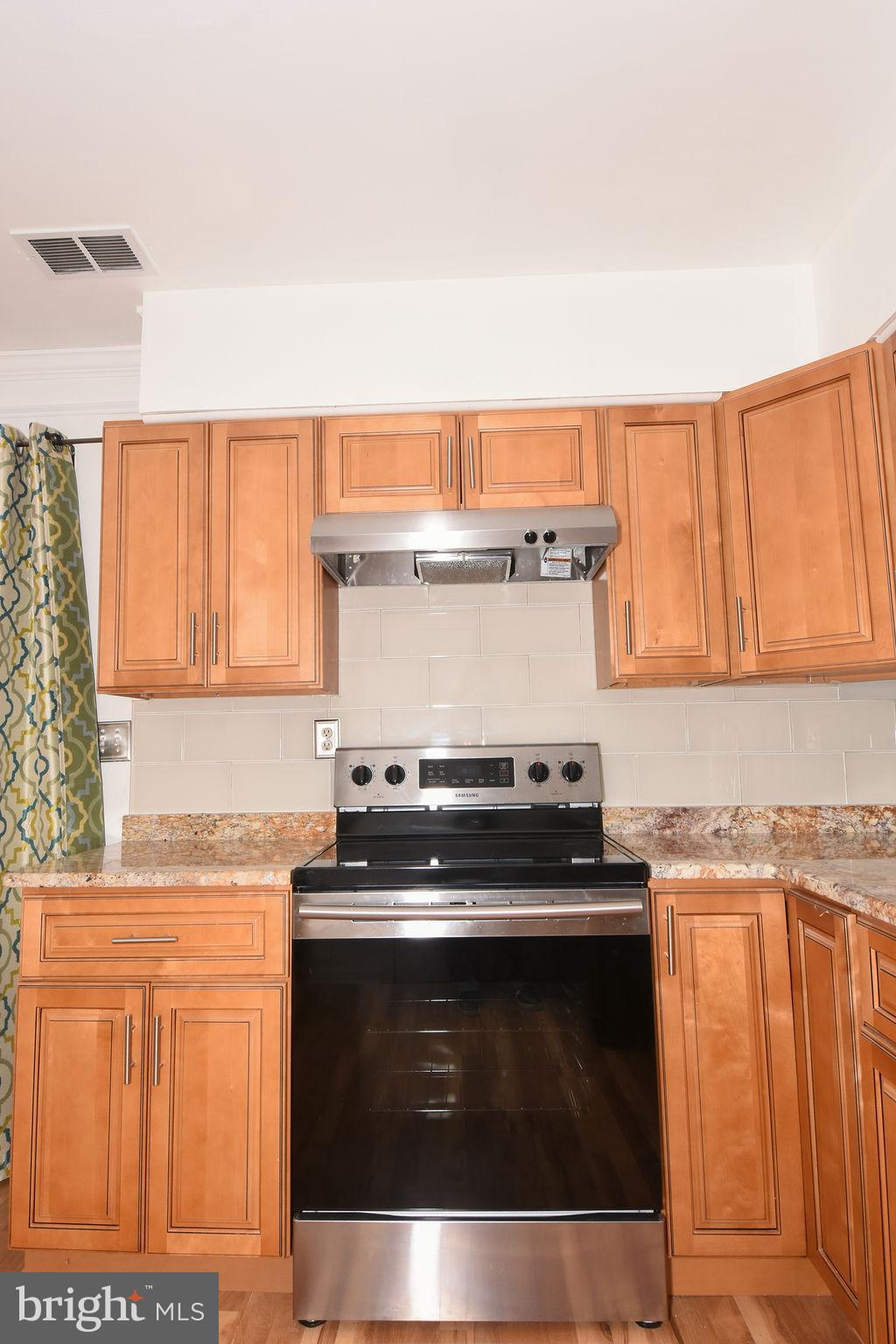 OAK MANOR TWN HSE CONDO - Residential