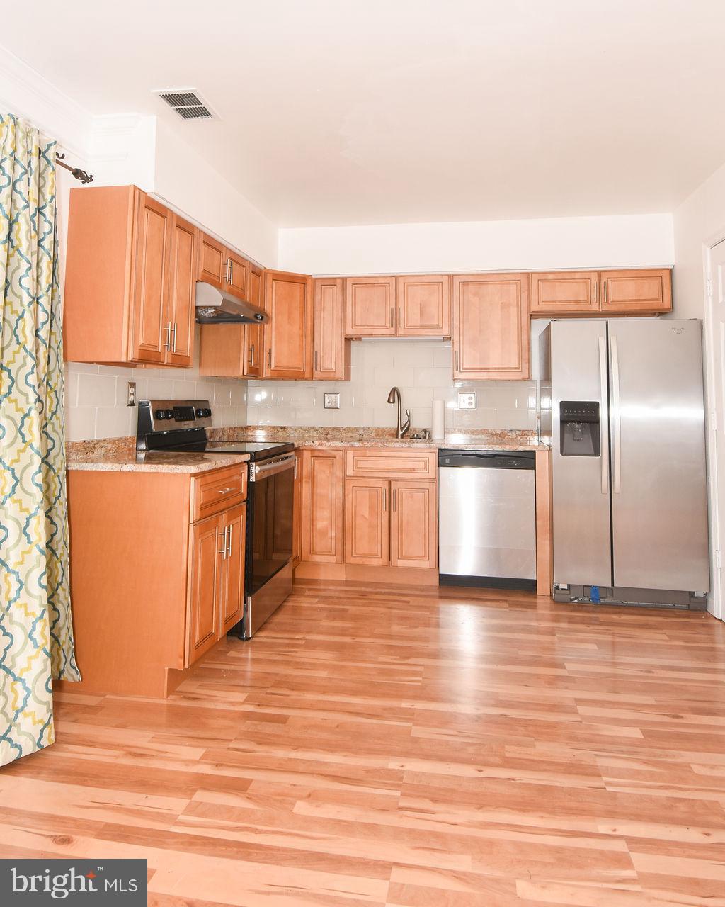 OAK MANOR TWN HSE CONDO - Residential