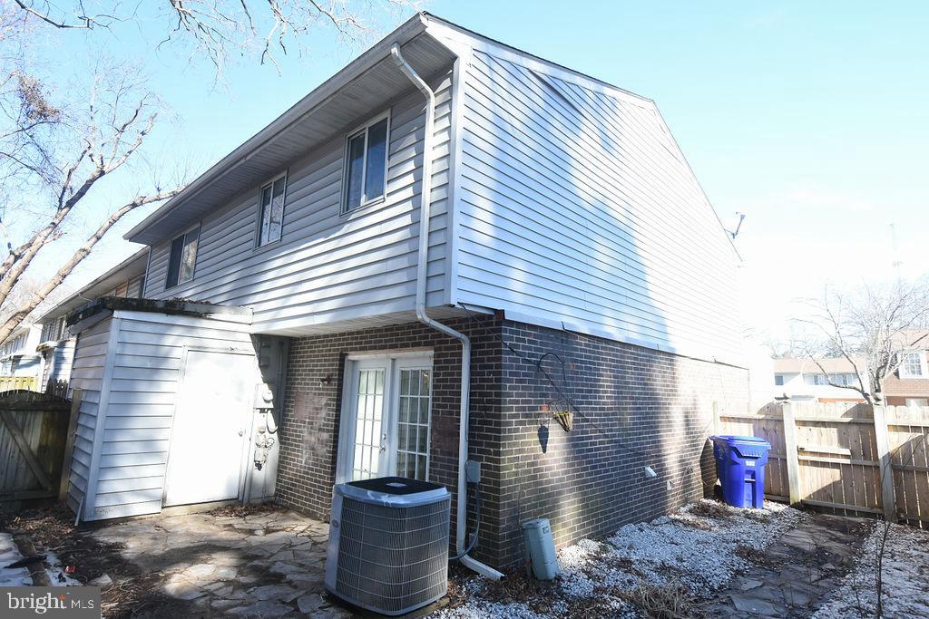 OAK MANOR TWN HSE CONDO - Residential