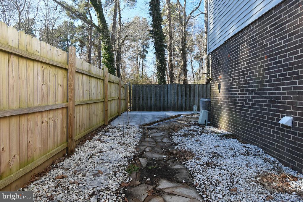 OAK MANOR TWN HSE CONDO - Residential