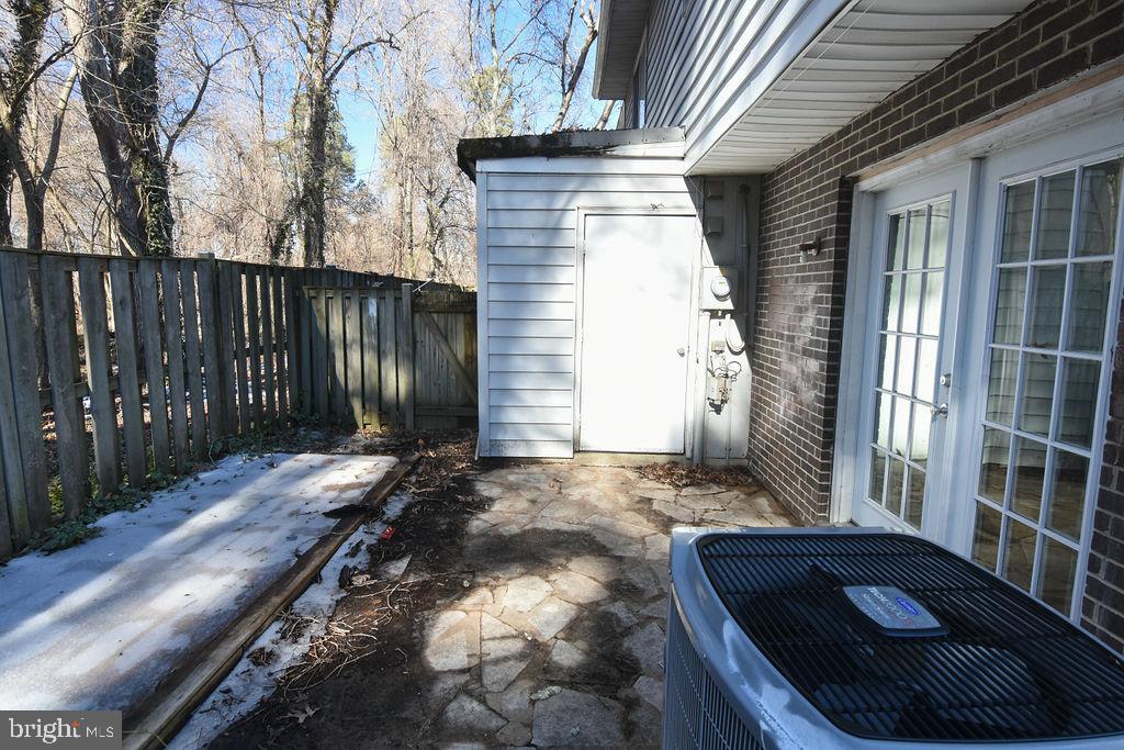 OAK MANOR TWN HSE CONDO - Residential