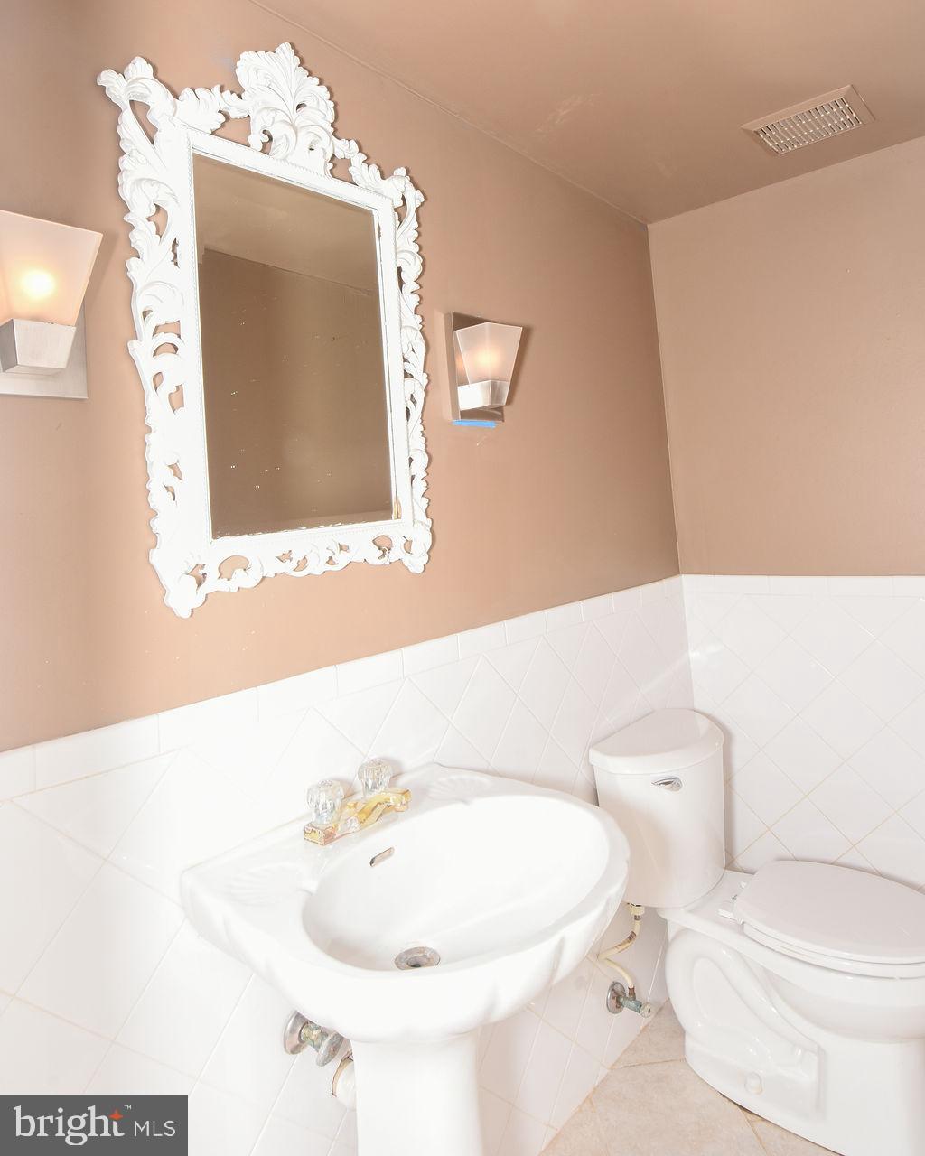 OAK MANOR TWN HSE CONDO - Residential